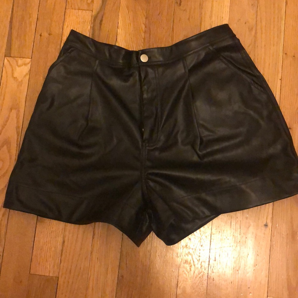 Blackmilk Route 66 Relaxed Shorts (size M)